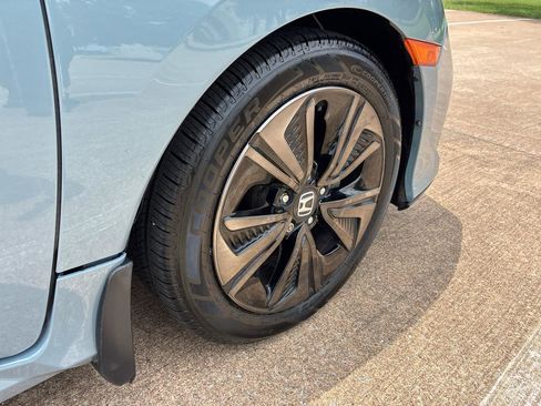 Used 2018 Honda Civic EX image 19
