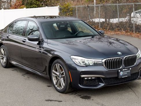 Used 2019 BMW 740i xDrive w/ Executive Package AWD/4WD image 9