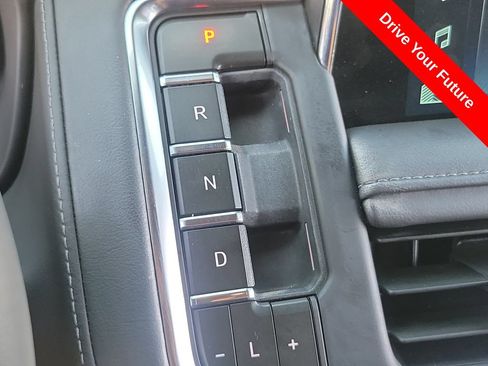 Used 2023 Chevrolet Tahoe Z71 w/ Luxury Package AWD/4WD image 12