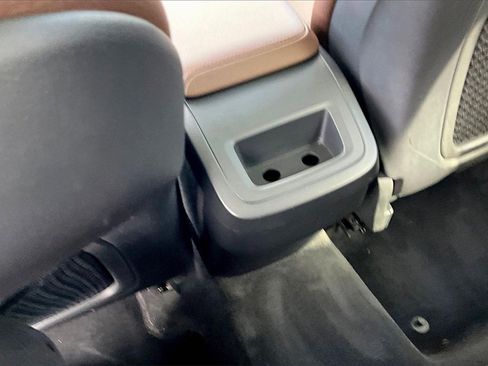 Used 2019 Volvo XC60 T6 Momentum w/ Multimedia Package image 30