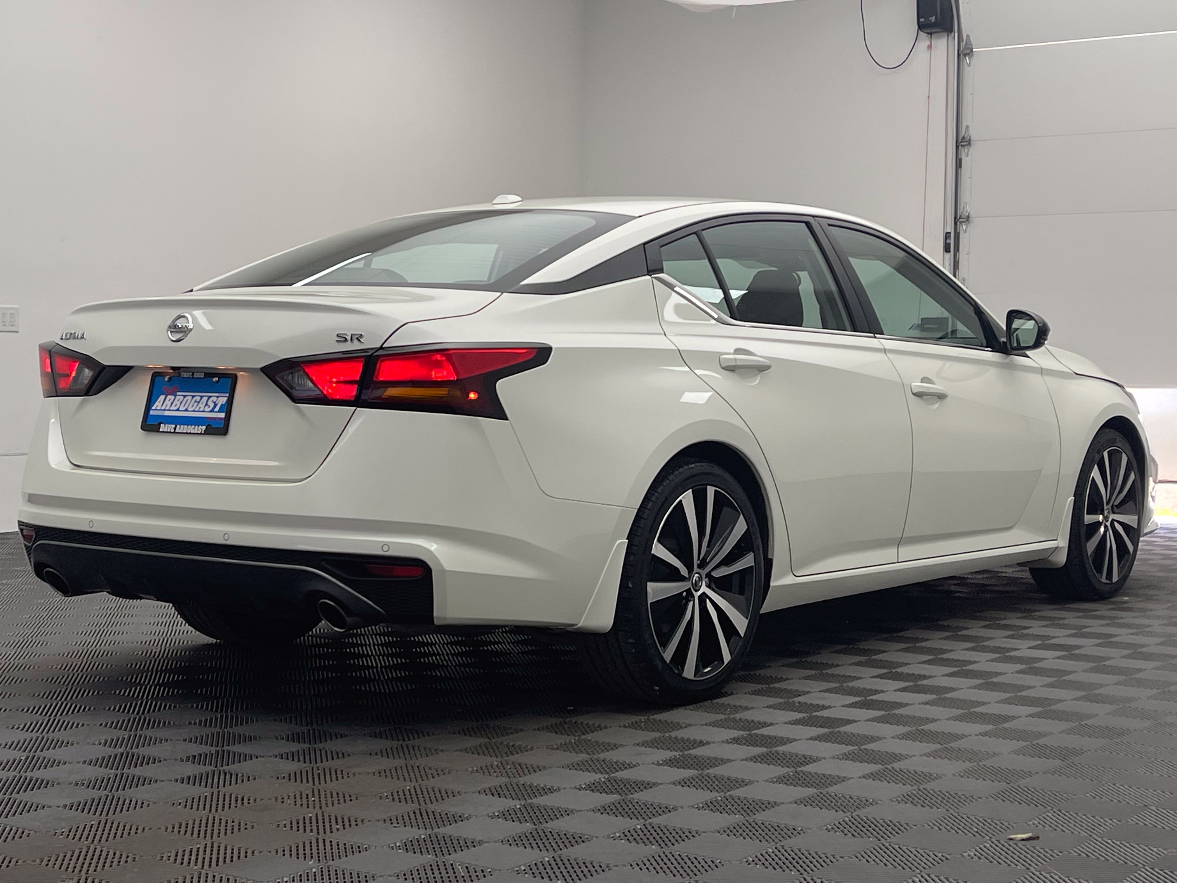 Used 2020 Nissan Altima 2.5 SR w/ Premium Package FWD image 8