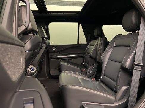 Used 2025 Lincoln Navigator Reserve w/ Jet Appearance Package image 33