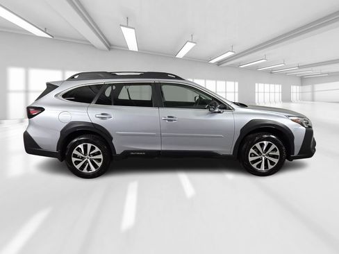 Certified 2025 Subaru Outback Premium image 9