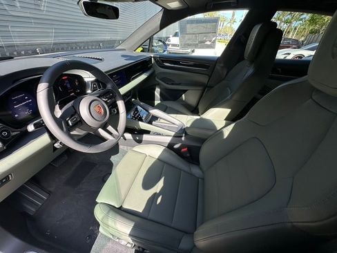 New 2026 Porsche Macan 4 Electric AWD/4WD image 4