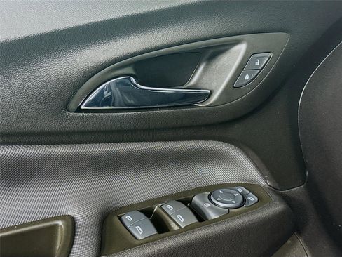 Used 2024 Chevrolet Equinox RS image 18