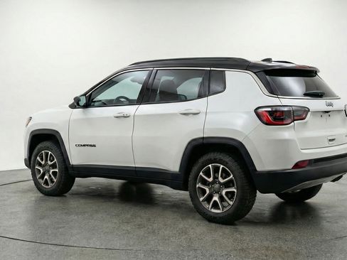 Used 2025 Jeep Compass Trailhawk w/ Trailer Tow Group AWD/4WD image 6
