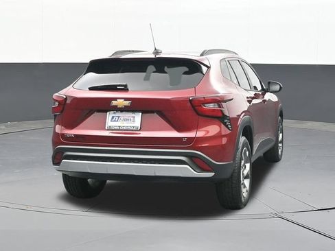 Used 2024 Chevrolet Trax LT w/ LT Convenience Package FWD image 12