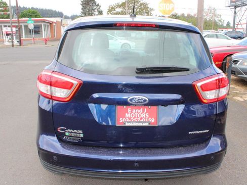 Used 2017 Ford C-MAX Energi Titanium w/ Equipment Group 501A FWD image 5