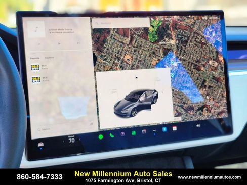 Used 2022 Tesla Model S image 19