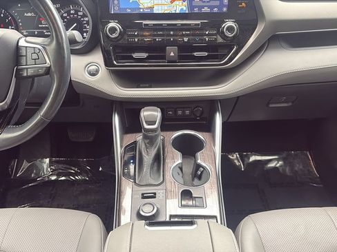 Used 2021 Toyota Highlander Limited AWD/4WD image 16