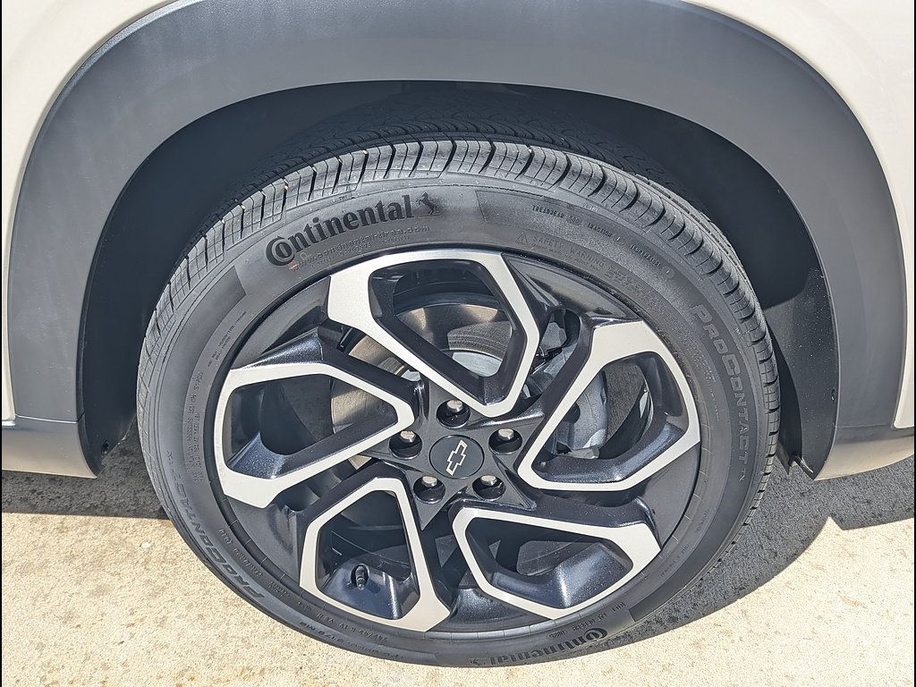 Used 2026 Chevrolet Trax RS w/ Sunroof Package FWD image 15