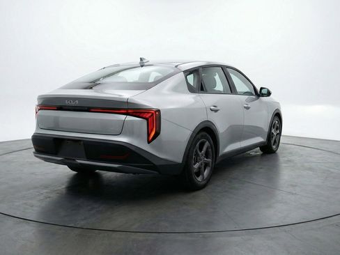 Used 2025 Kia K4 LXS image 9
