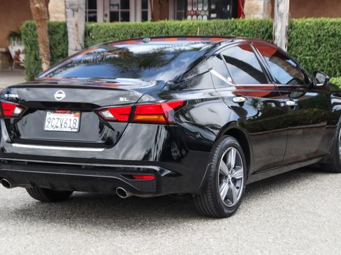 Used 2022 Nissan Altima 2.5 SL FWD image 9