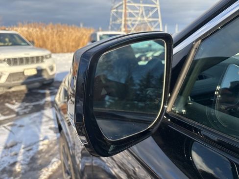 Used 2023 Jeep Grand Cherokee Overland w/ Luxury Tech Group IV image 21