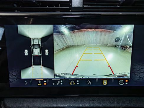 Used 2024 GMC Sierra 2500 AT4 w/ AT4 Premium Plus Package image 17