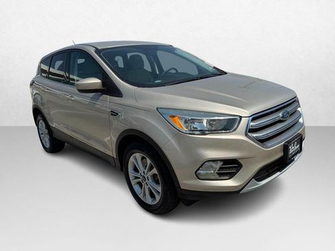 Used 2017 Ford Escape SE AWD/4WD image 3