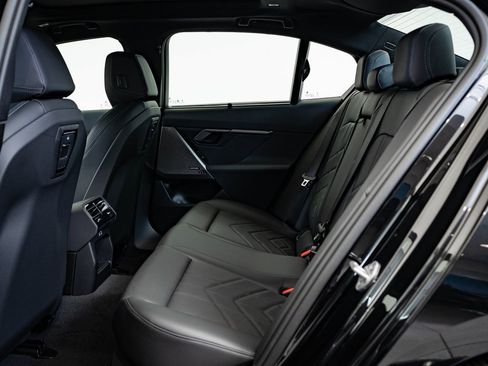 New 2026 BMW 550e xDrive image 44