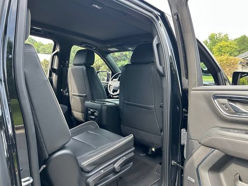 Used 2024 GMC Yukon XL SLT w/ SLT Premium Package RWD image 53