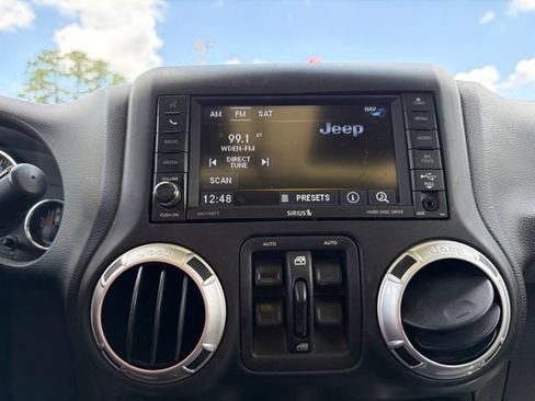 Used 2016 Jeep Wrangler Unlimited Rubicon AWD/4WD image 23