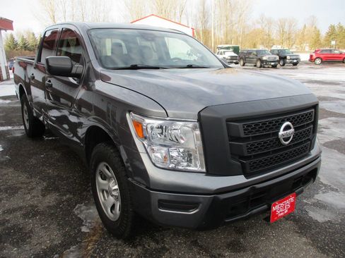 Used 2023 Nissan Titan S image 12