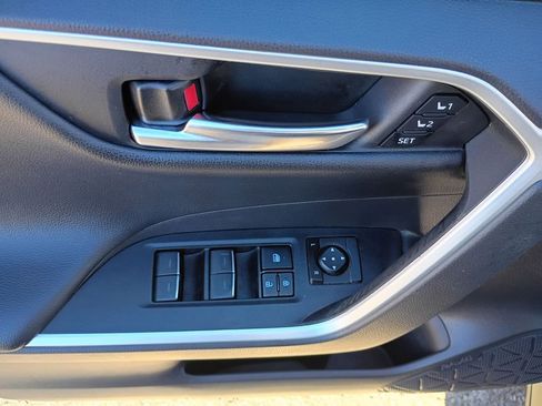 Used 2022 Toyota RAV4 Limited image 9