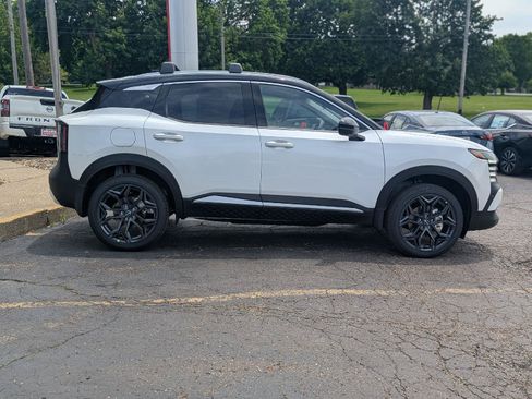 New 2026 Nissan Kicks SR w/ Cold Weather Package AWD/4WD image 9