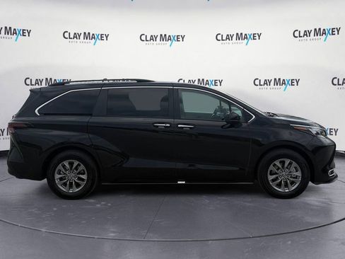 Used 2024 Toyota Sienna XLE image 6