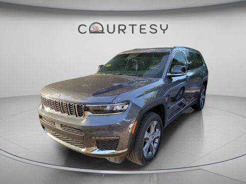 Used 2025 Jeep Grand Cherokee L Limited w/ Trailer Tow Package RWD image 1