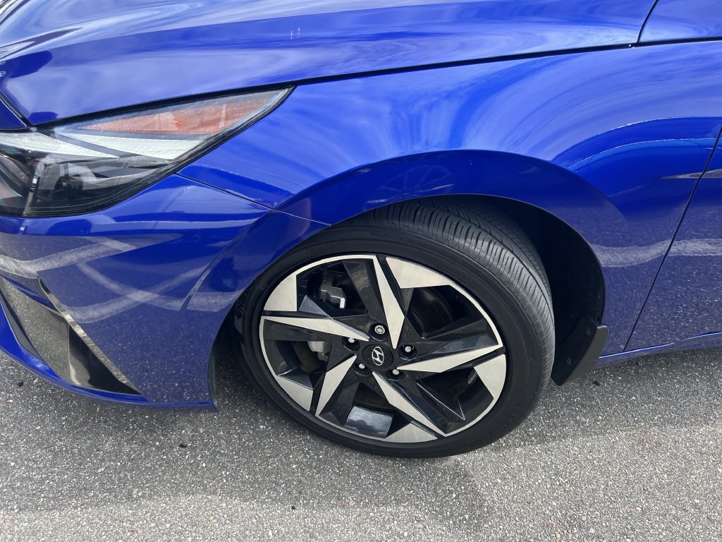 Used 2023 Hyundai Elantra Limited FWD image 9