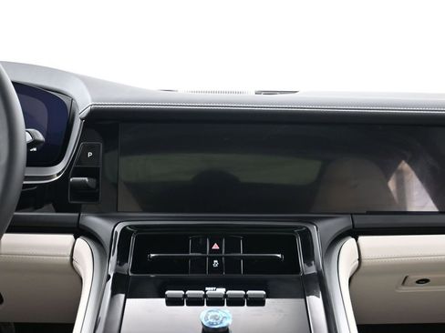 Certified 2026 Porsche Panamera image 11