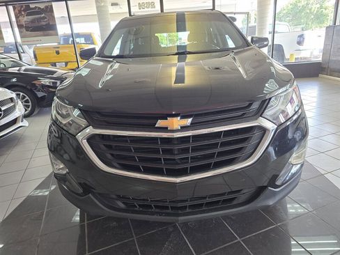Used 2018 Chevrolet Equinox LT image 2
