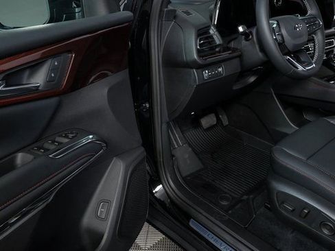 New 2026 Chevrolet Traverse Z71 w/ LPO, Floor Liner Package image 7