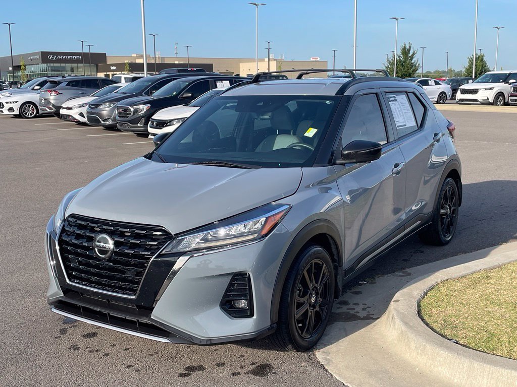Used 2021 Nissan Kicks SR w/ SR Premium Package FWD image 3