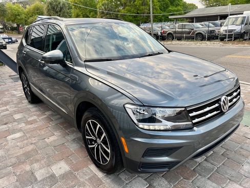 Used 2021 Volkswagen Tiguan SE w/ Panoramic Sunroof Package image 35