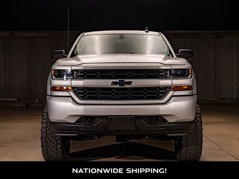 Used 2018 Chevrolet Silverado 1500 Custom w/ Custom Value Package AWD/4WD image 4