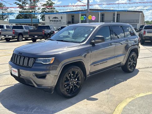 Used 2021 Jeep Grand Cherokee Laredo X RWD image 3