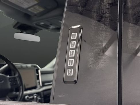 Used 2024 Ford F350 Lariat w/ Chrome Package image 40