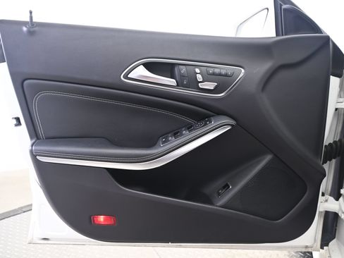 Used 2018 Mercedes-Benz CLA 250 4MATIC image 25