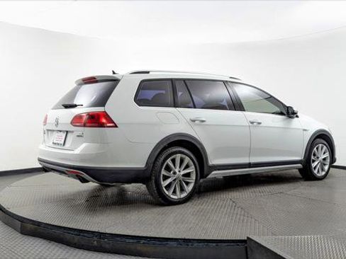 Used 2017 Volkswagen Golf Alltrack SEL image 8