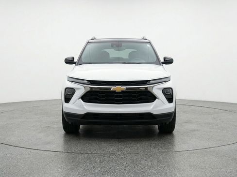 Used 2025 Chevrolet TrailBlazer LT AWD/4WD image 2