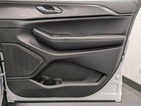 Used 2024 Jeep Grand Cherokee Laredo X image 27