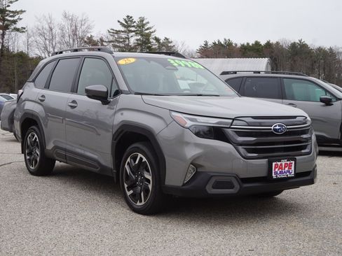 Used 2025 Subaru Forester Limited AWD/4WD image 3
