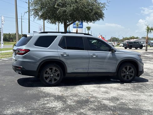Certified 2025 Honda Pilot Sport image 6
