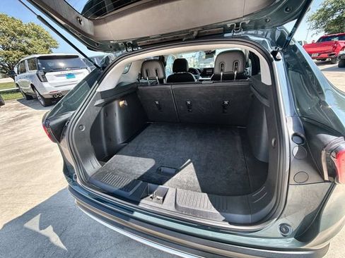 Used 2025 Chevrolet Trax LT FWD image 24