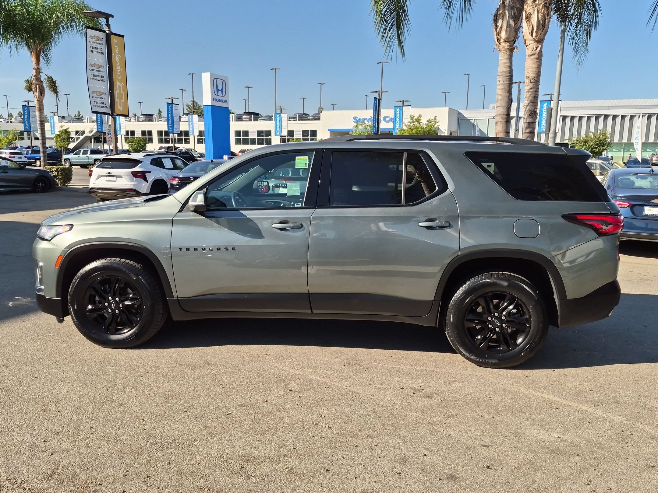 Used 2023 Chevrolet Traverse LT FWD image 8