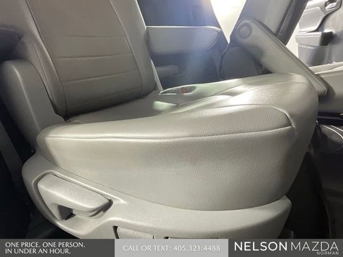 Used 2020 Toyota Highlander XLE AWD/4WD image 32