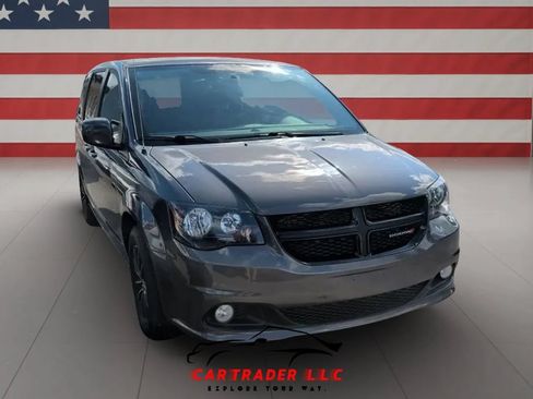 Used 2018 Dodge Grand Caravan SE FWD image 3