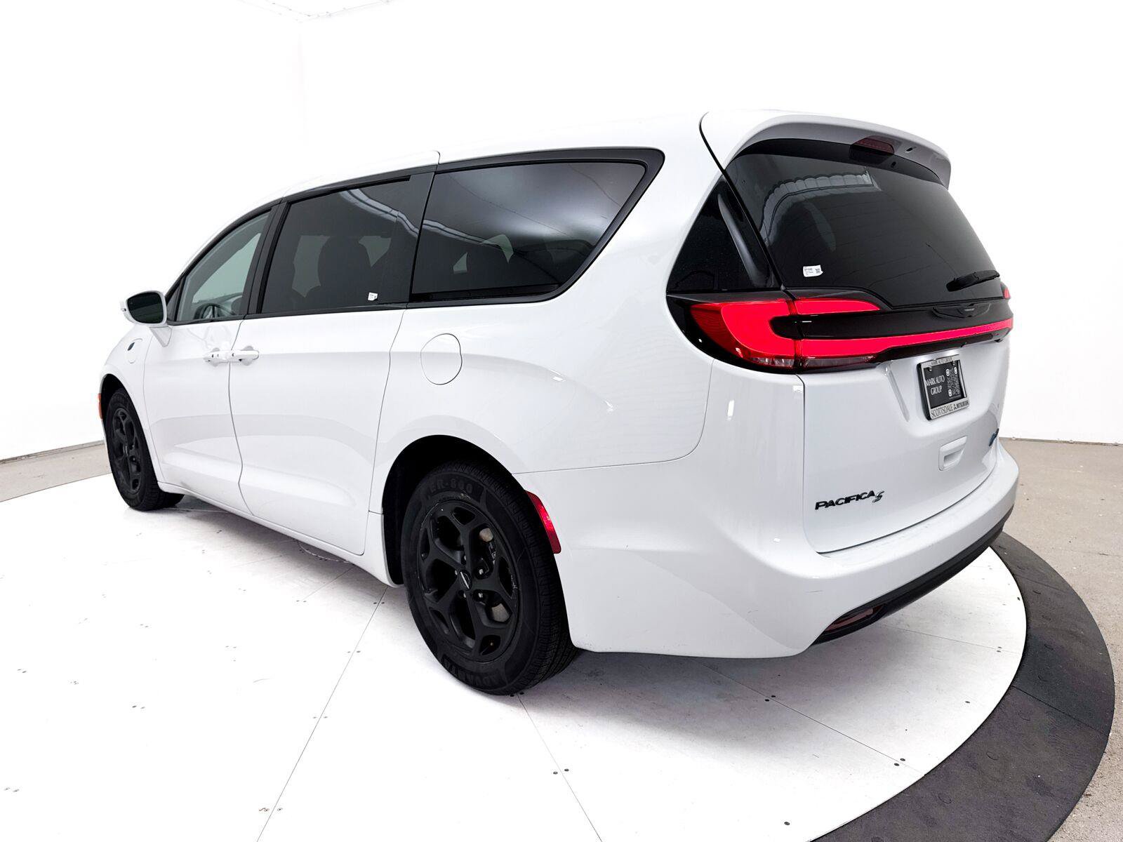Used 2022 Chrysler Pacifica Touring-L w/ S Appearance Package FWD image 14