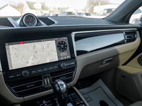 Used 2019 Porsche Macan Sport Edition image 30