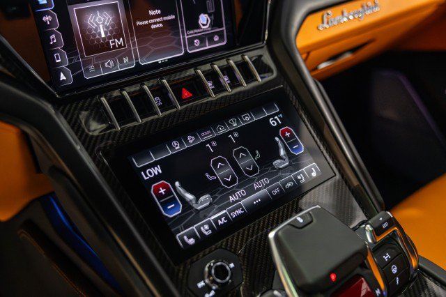 Used 2022 Lamborghini Urus AWD/4WD image 16